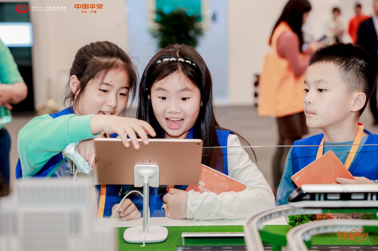 中国平安“青少年科技素养提升计划”—科技燃梦?科技型企业开放日系列活动走进比亚迪
