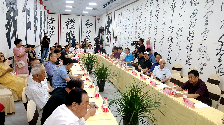 《文明大趋势》出版座谈会在北京徐双喜榜术艺术中心成功举行